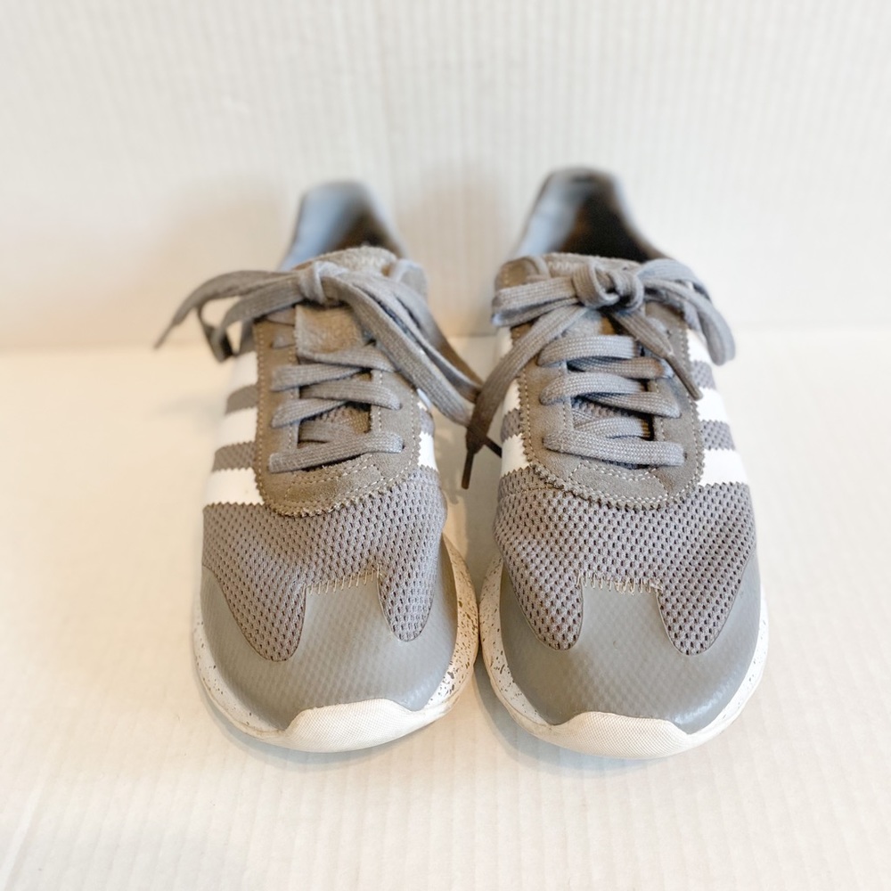 Addias Swift Run sneakers size 7